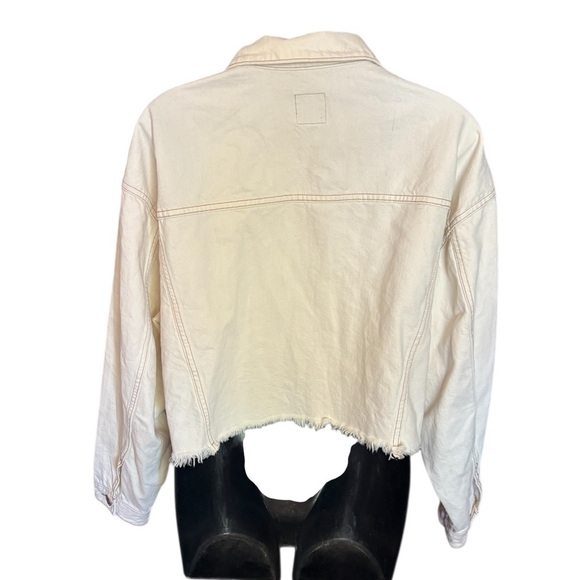 Wild Fable Cropped Denim Trucker Jacket Women's Size medium Ivory
Frayed Hem - Picture 6 of 7